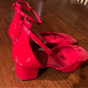 Brand new sexy  shiny Spanish designer red shoes 👠 with ankles straps, size 8